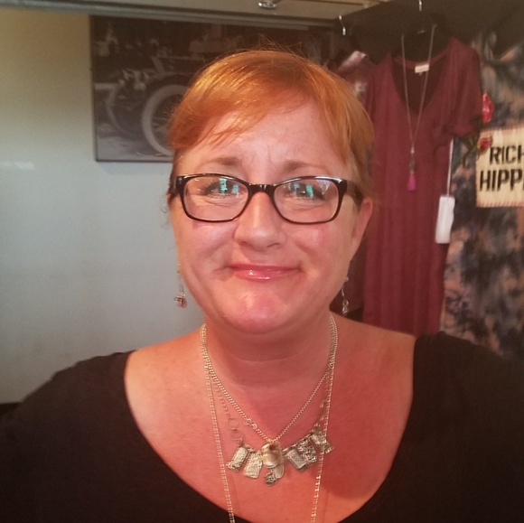 Meet your Posher, Kristin - Picture 2 of 2